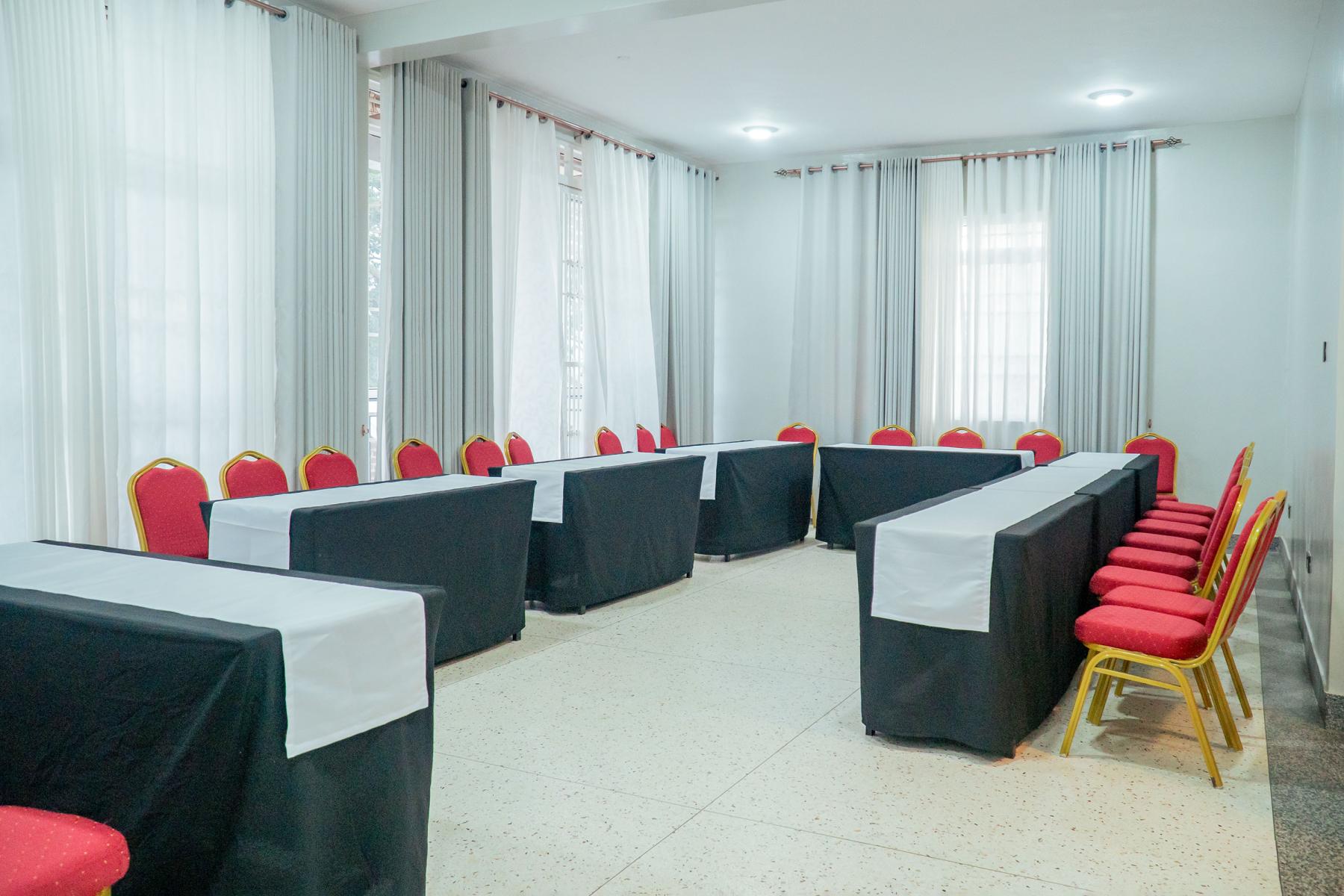 Bright and comfortable meeting room